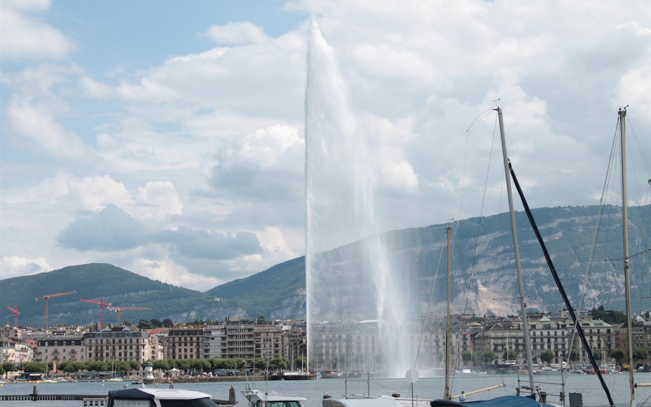 The Jet d'Eau fountain on Lake Geneva
